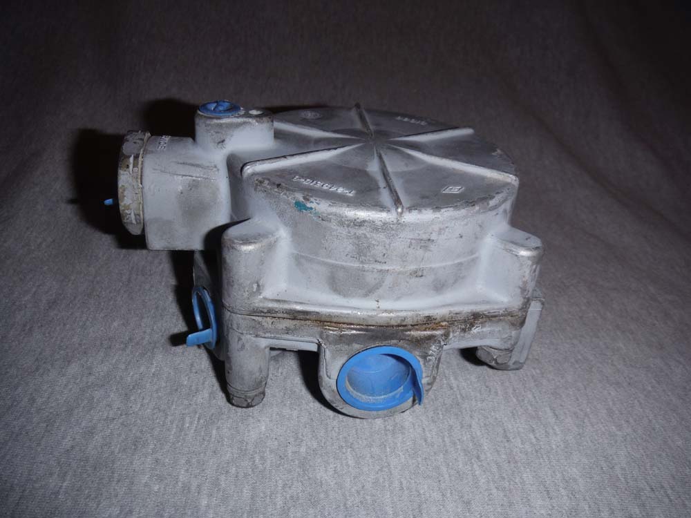 Bendix Brake Valve T-290401-C T-249315-B NEW | EBay